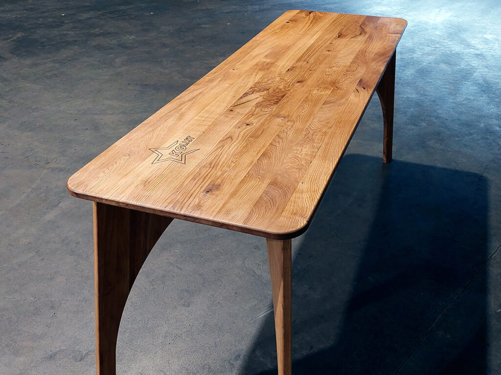 We are driven by possibilies with Swedish hardwood and aim to highlight the different ways of using the material. To showcase this, we have made a table in rustic Swedish oak.