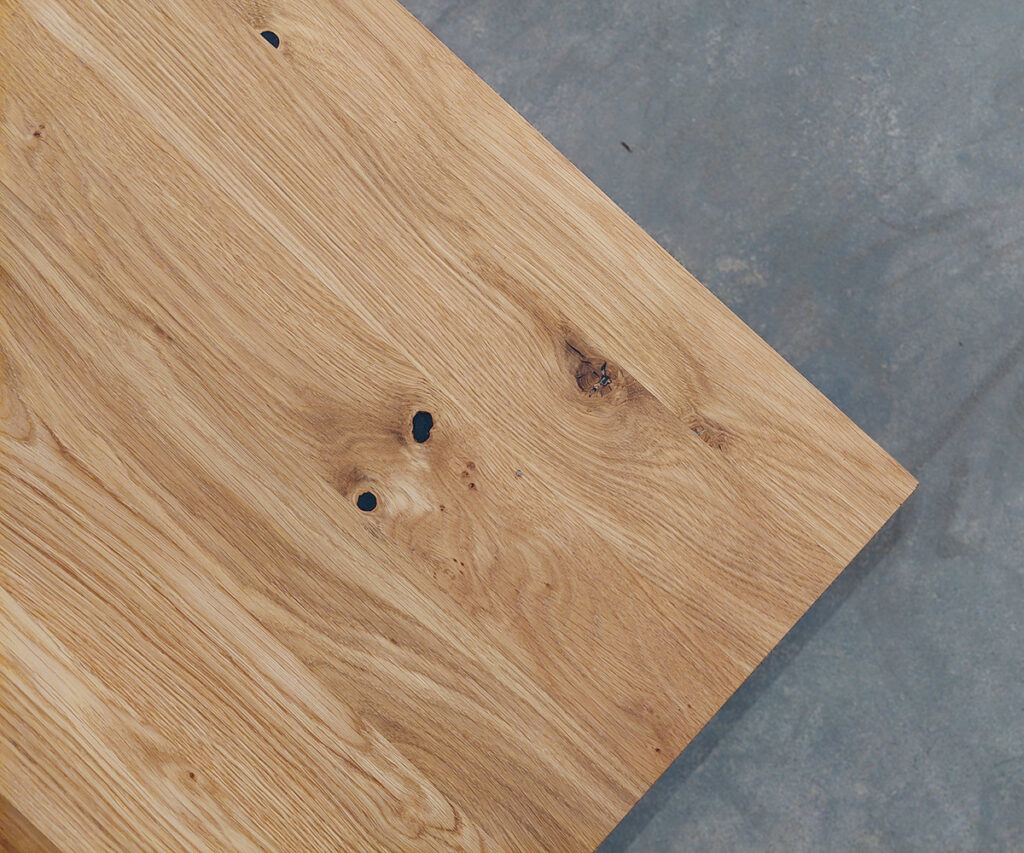 Three-layer edge-glued panel in rustic oak, oiled